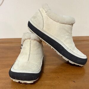 Merrell Spirit Tibet Black and Cream Performance Footwear Size 9